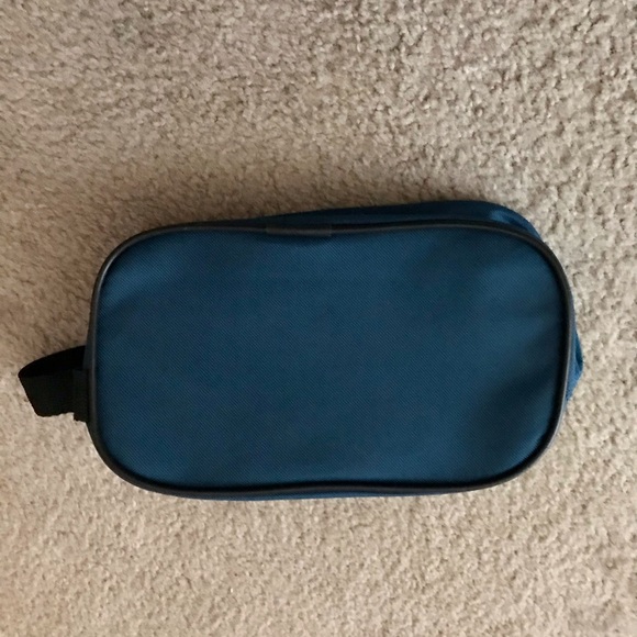 Turquoise toiletry/ cosmetic case - Picture 1 of 2